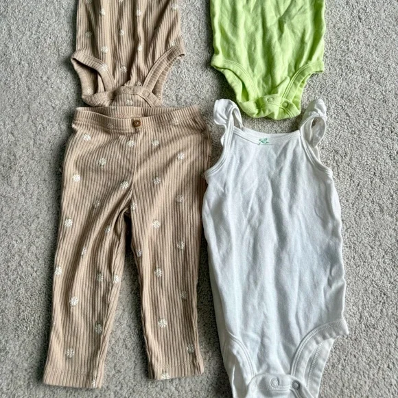 Carter’s bundle neutral Ribbed Baby Set - Picture 2 of 8